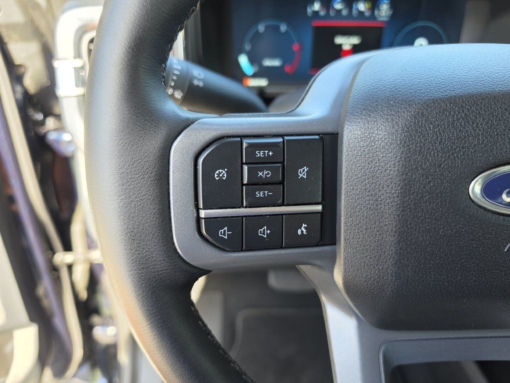 Used 2025 Ford F250 Lariat w/ Black Appearance Package AWD/4WD image 29