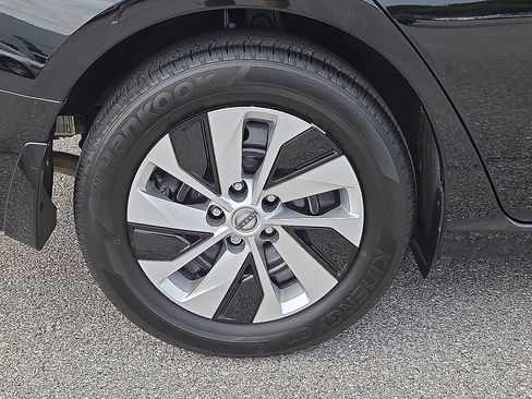 Used 2025 Nissan Altima 2.5 S FWD image 7