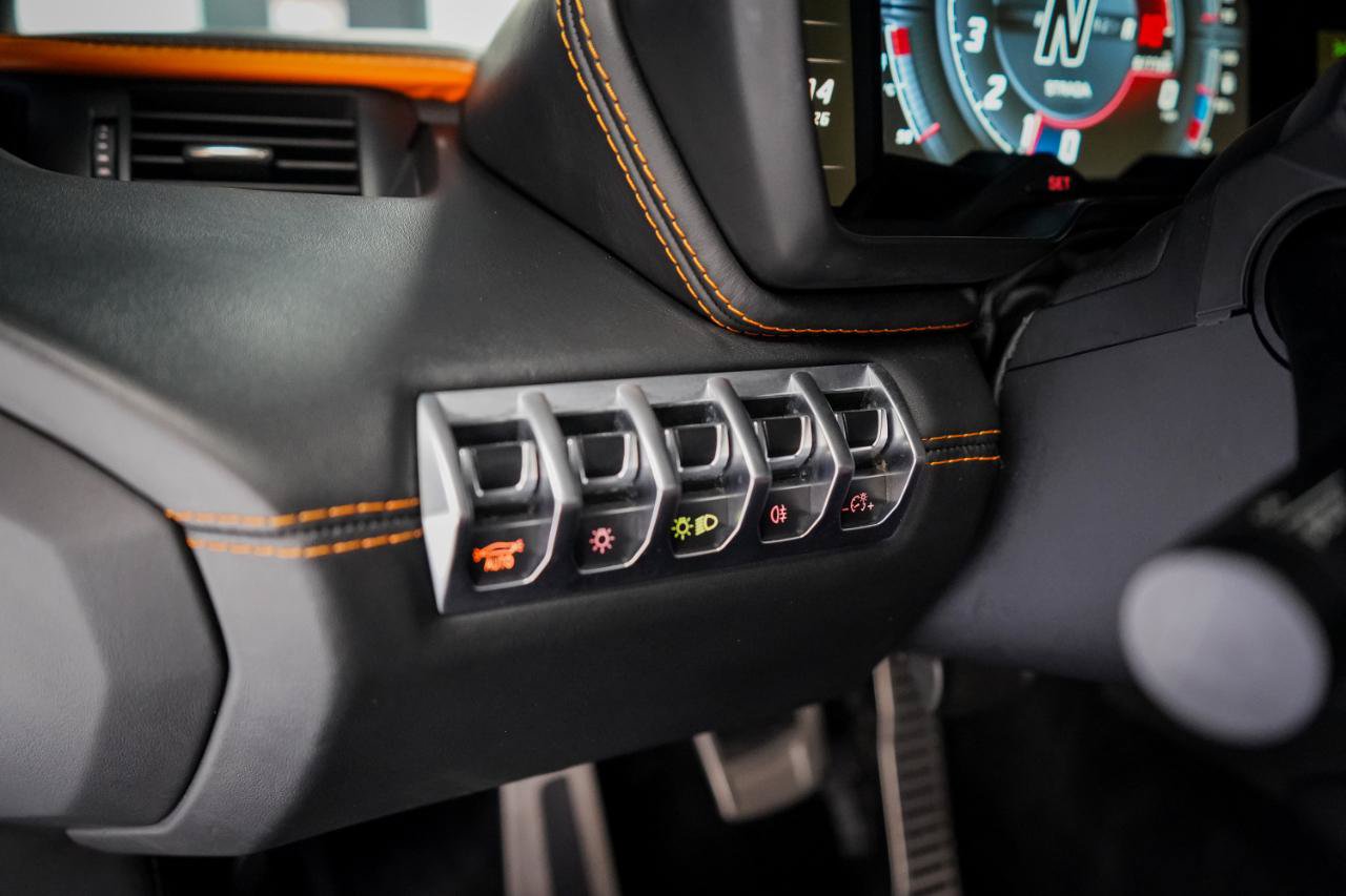 Used 2018 Lamborghini Aventador S AWD/4WD image 23