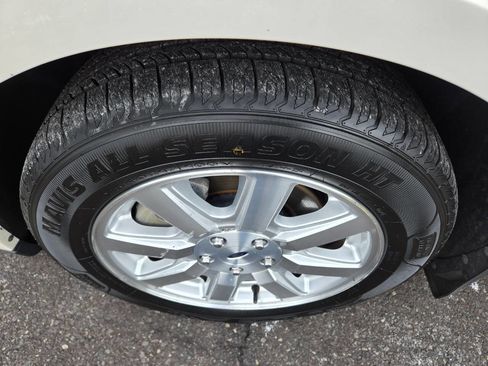 Used 2009 Ford Taurus SE image 24