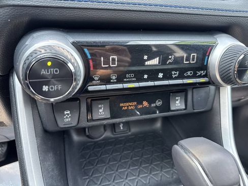 Used 2022 Toyota RAV4 SE w/ Convenience Package AWD/4WD image 25