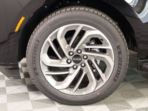 New 2026 Lincoln Navigator Premiere AWD/4WD image 18