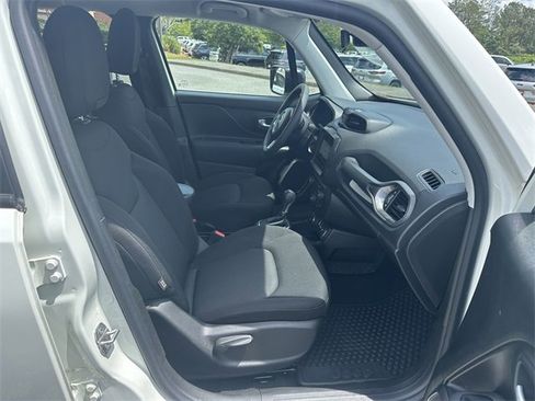 Used 2023 Jeep Renegade Latitude image 13