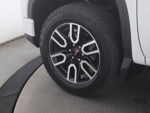 Used 2023 GMC Sierra 1500 AT4 w/ AT4 Premium Package AWD/4WD image 13