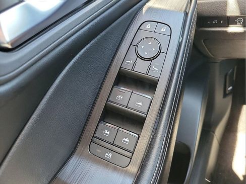Used 2025 Nissan Rogue SV w/ SV Premium Package AWD/4WD image 13