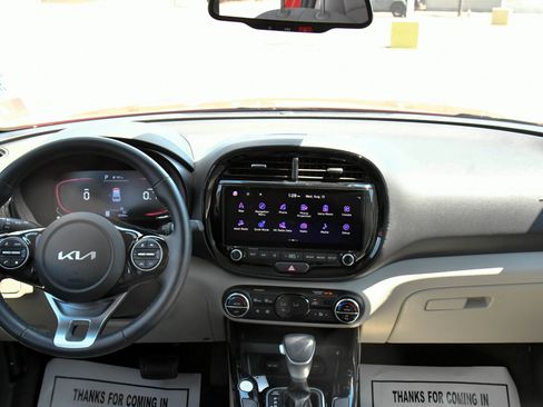 Used 2024 Kia Soul EX image 37