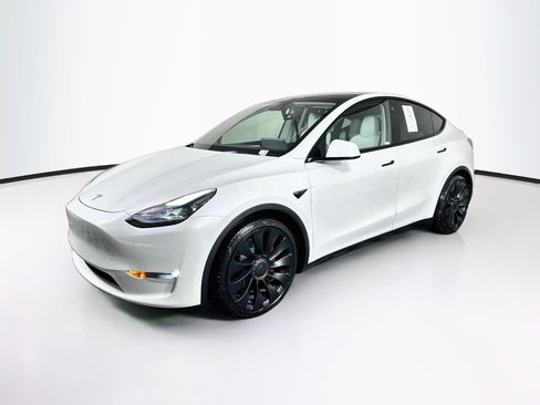 Used 2023 Tesla Model Y Performance AWD/4WD image 3