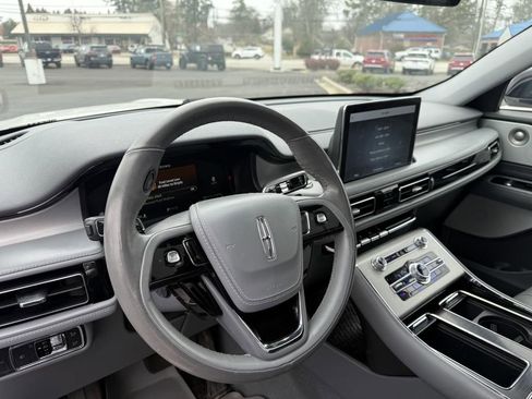 Used 2020 Lincoln Aviator Reserve w/ Equipment Group 202A image 13