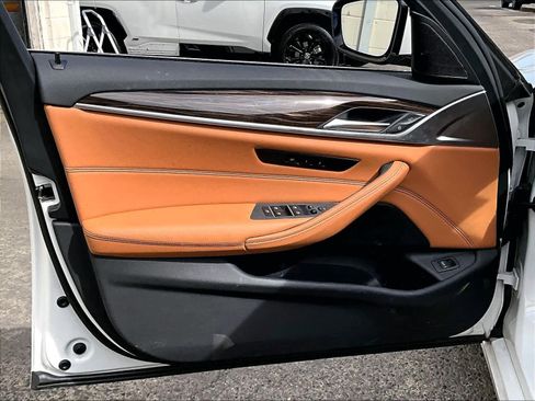 Used 2023 BMW 530i w/ Convenience Package image 24