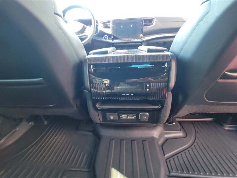 Used 2022 Jeep Wagoneer Series II AWD/4WD image 27