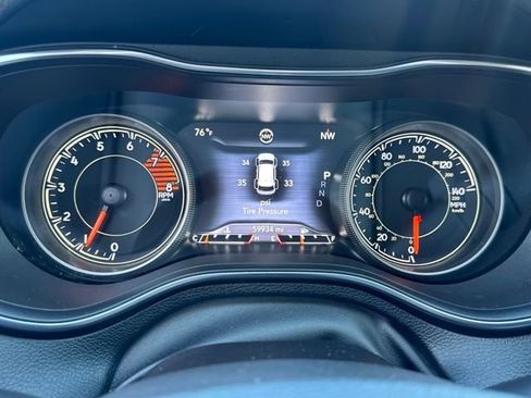 Used 2019 Jeep Cherokee Limited image 8