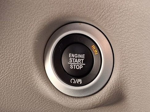 Used 2024 Chrysler Pacifica Touring-L FWD image 24