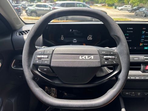 Used 2025 Kia K4 FWD image 28