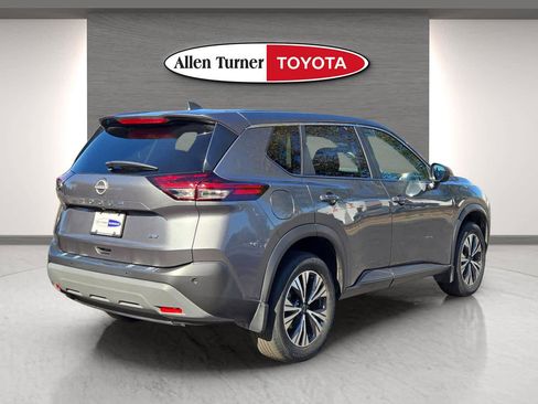 Used 2023 Nissan Rogue SV image 6