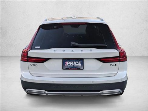 Used 2021 Volvo V90 T6 Cross Country w/ Climate Package image 7