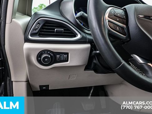 Used 2023 Chrysler Pacifica Touring-L FWD image 27