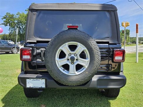 Used 2021 Jeep Wrangler Sport S image 8