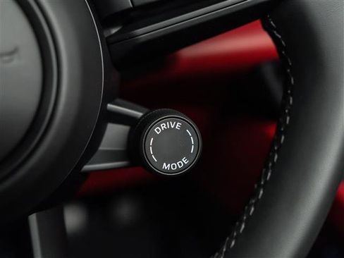 Used 2025 Porsche Macan Electric image 21