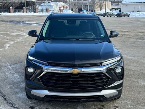 Used 2025 Chevrolet TrailBlazer LT image 2