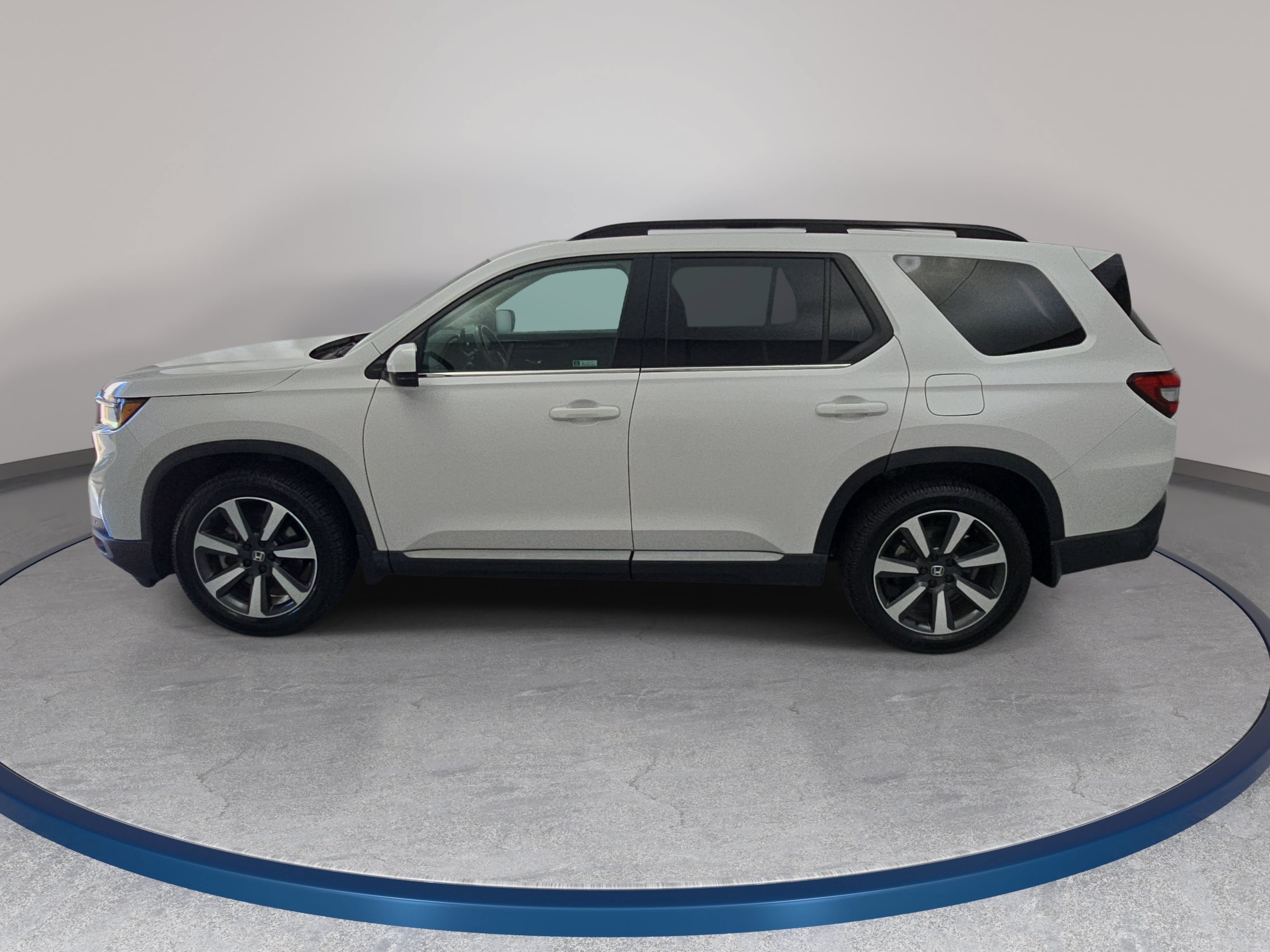 Certified 2024 Honda Pilot Touring image 8