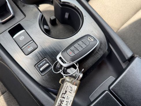 Used 2025 Nissan Rogue SV FWD image 21