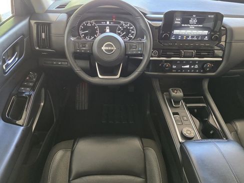Used 2024 Nissan Pathfinder SL AWD/4WD image 12