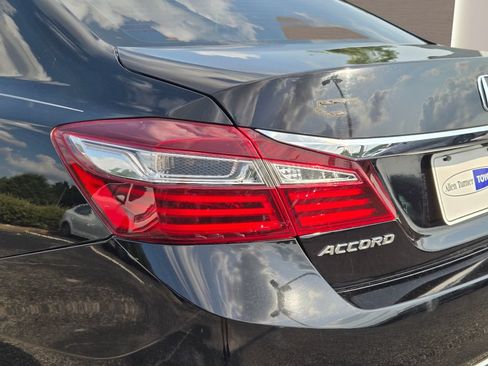 Used 2017 Honda Accord EX-L image 9