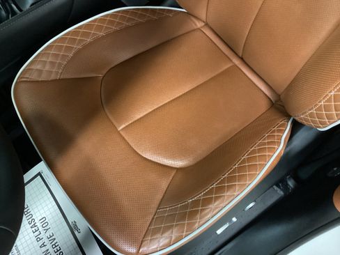 Used 2025 Chrysler Pacifica Pinnacle image 18