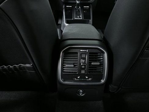 Certified 2025 Porsche Macan image 20