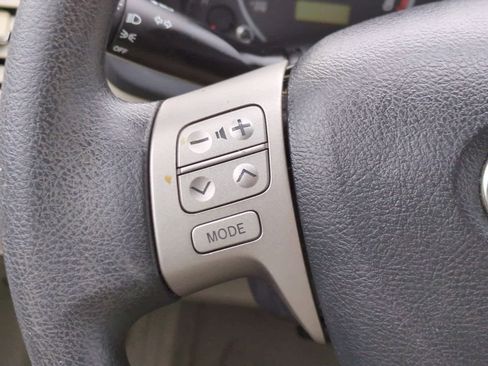 Used 2013 Toyota Corolla LE image 23