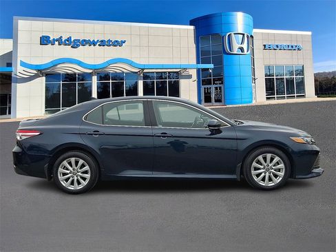 Used 2020 Toyota Camry LE image 7