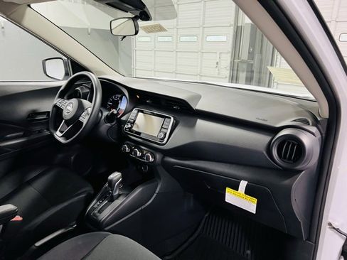 New 2025 Nissan Kicks Play S image 28