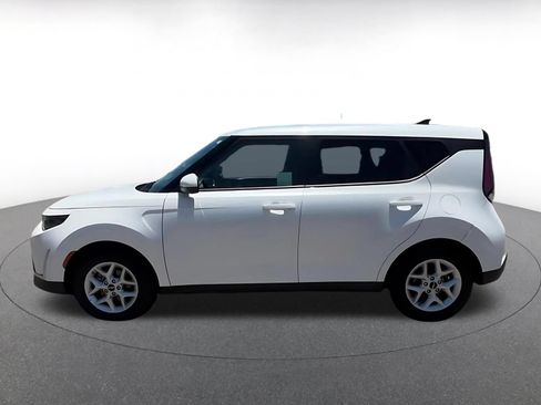 Used 2025 Kia Soul LX w/ LX Technology Package FWD image 9