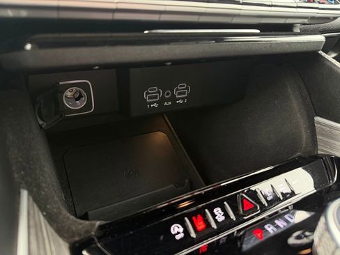 Used 2023 Jeep Wagoneer L Series III w/ Preferred Equipment Group AWD/4WD image 20
