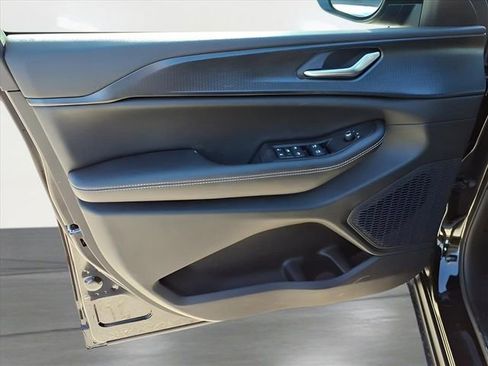 New 2025 Jeep Grand Cherokee Laredo X w/ Luxury Tech Group I image 14