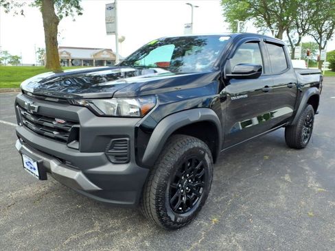 Used 2024 Chevrolet Colorado Trail Boss w/ Advanced Trailering Package AWD/4WD image 3