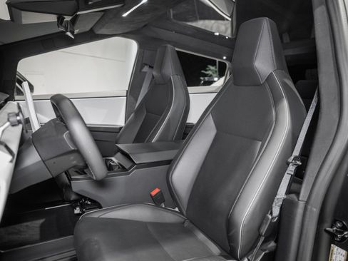 Used 2024 Tesla Cybertruck Cyberbeast AWD/4WD image 16