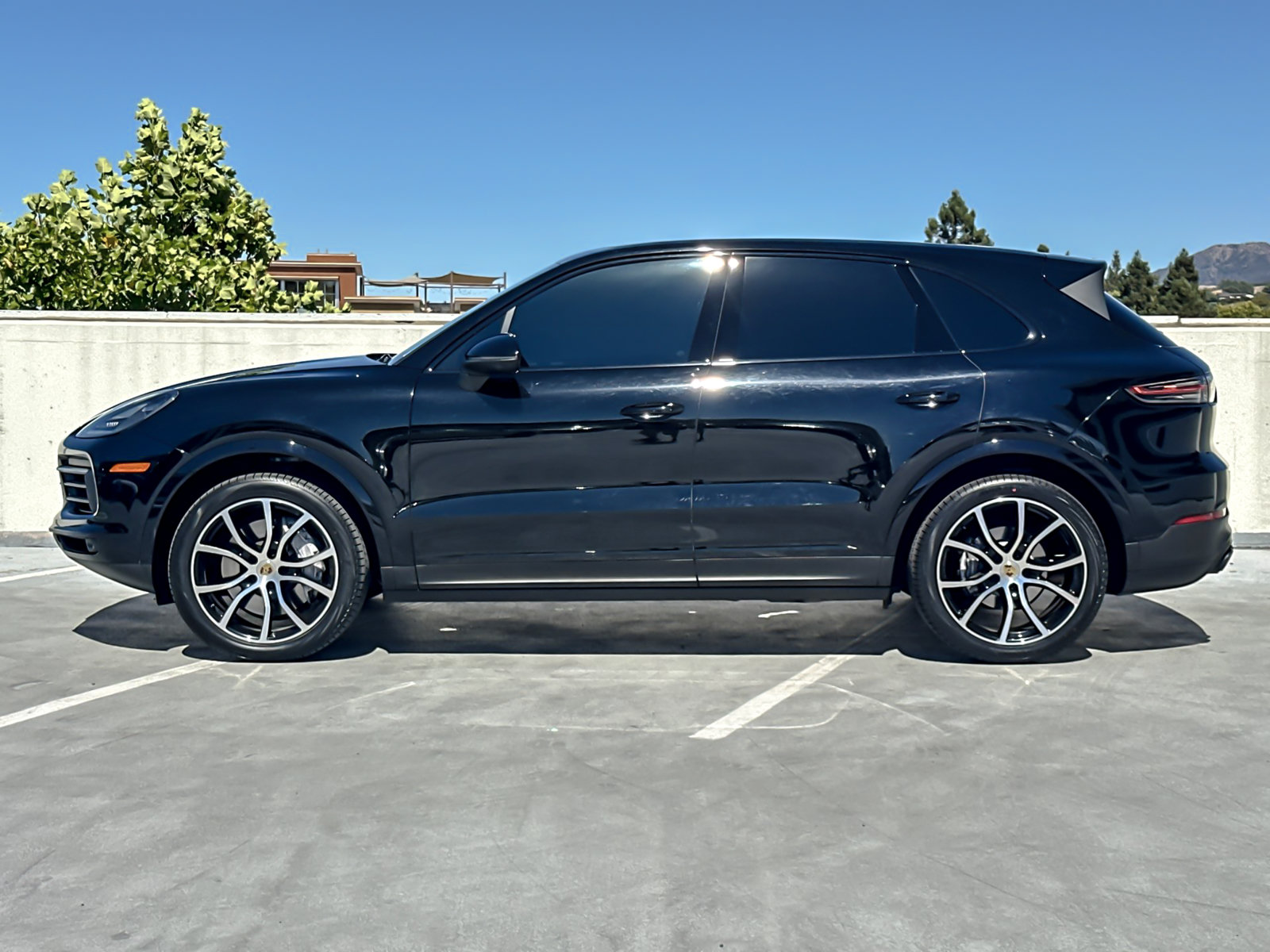 Used 2023 Porsche Cayenne AWD/4WD image 3