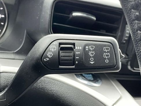 Used 2022 Ford Explorer XLT image 24