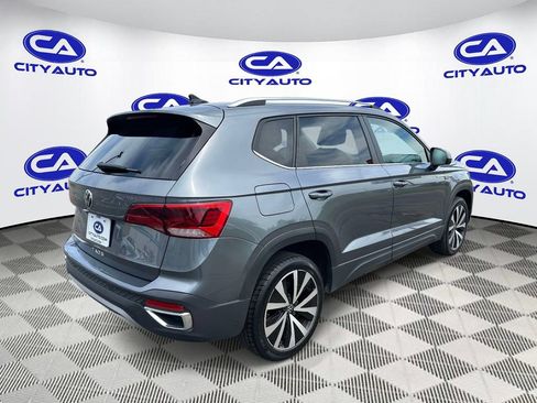 Used 2024 Volkswagen Taos SE FWD image 3