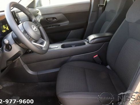 Used 2025 Nissan Kicks S image 13