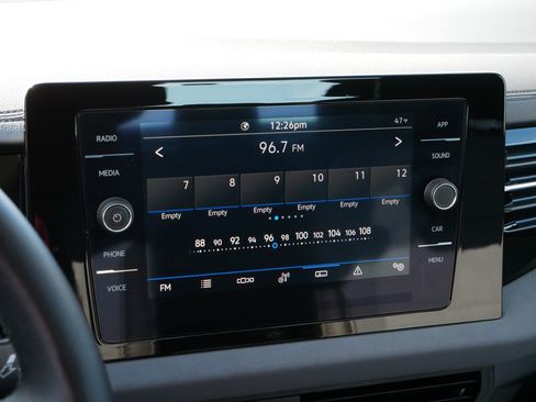 Certified 2025 Volkswagen Jetta SE w/ Sunroof Package image 22