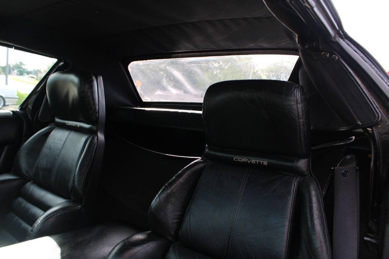 Used 1991 Chevrolet Corvette Convertible RWD image 16
