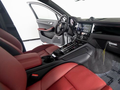 New 2026 Porsche Macan Turbo image 28