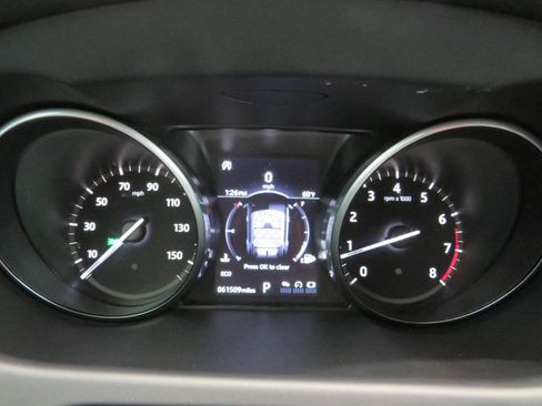 Used 2018 Land Rover Discovery Sport SE image 18