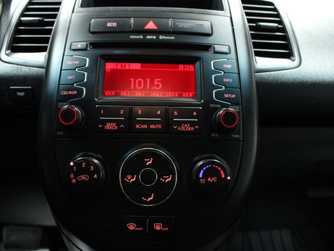 Used 2012 Kia Soul FWD image 22