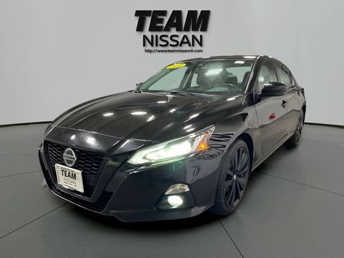 Used 2022 Nissan Altima 2.5 SR w/ Midnight Edition Package AWD/4WD image 3