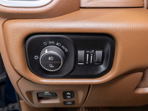 Used 2020 RAM 1500 Laramie image 32