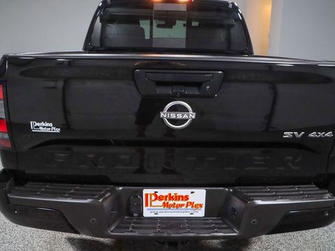 Used 2023 Nissan Frontier SV w/ SV Convenience Package AWD/4WD image 8