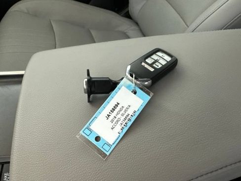 Used 2018 Honda Accord Touring image 33